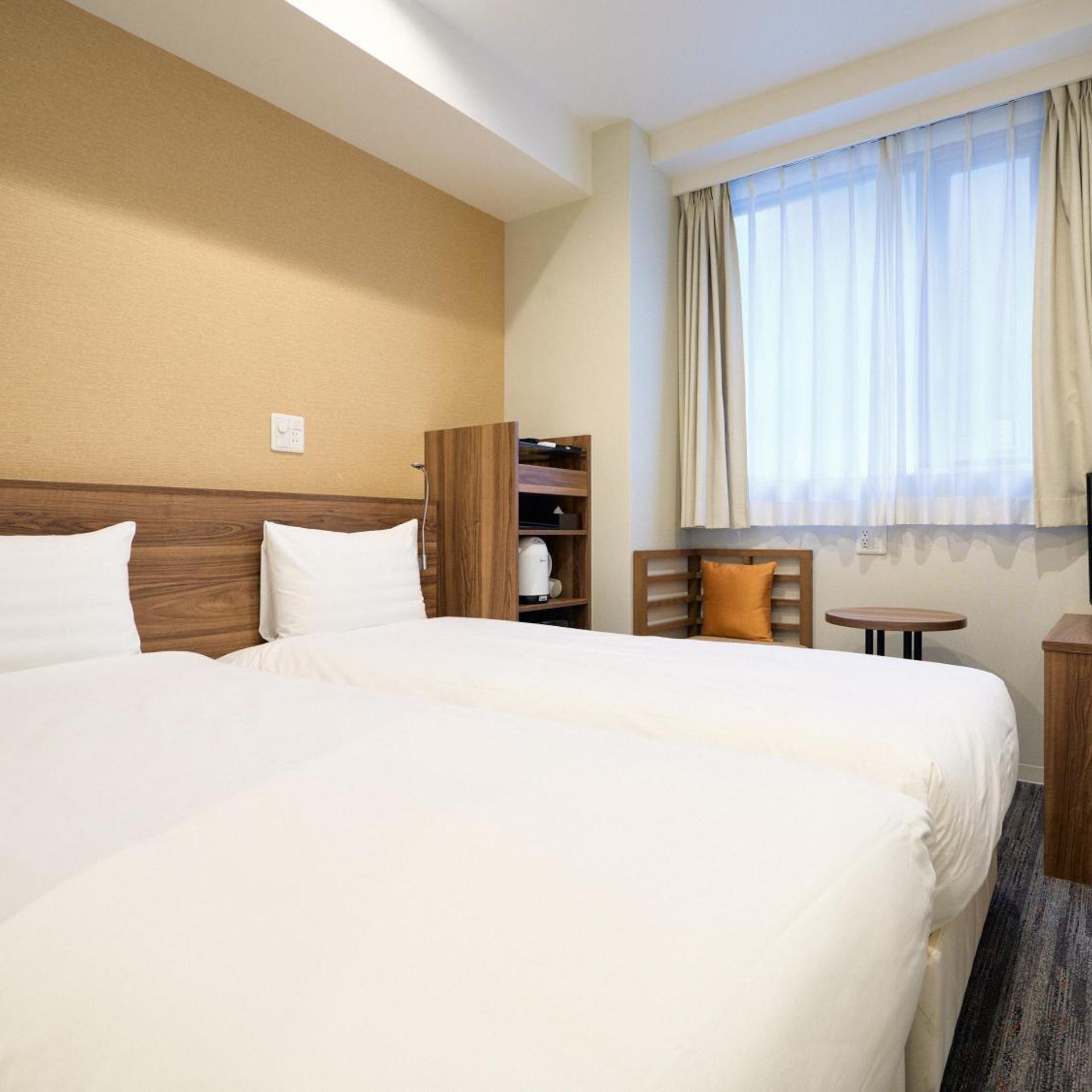 ROOM, TWIN BEDS