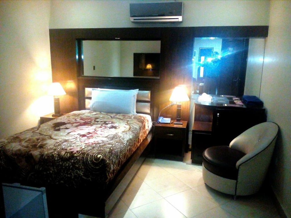Bling International Hotel Multan 8/24