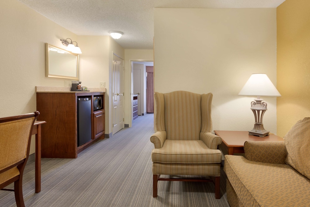 Country Inn & Suites By Radisson, Norman Near University 15/25
