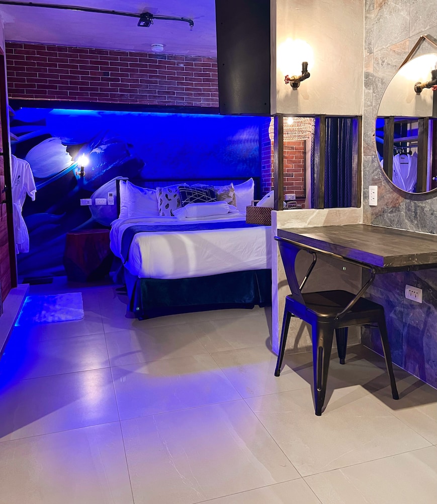 Clockworkorange Luxury Suites 36/72