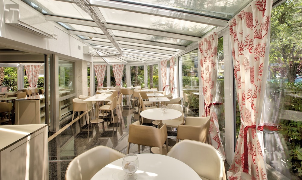 Hotel Feldberg Riccione 38/50