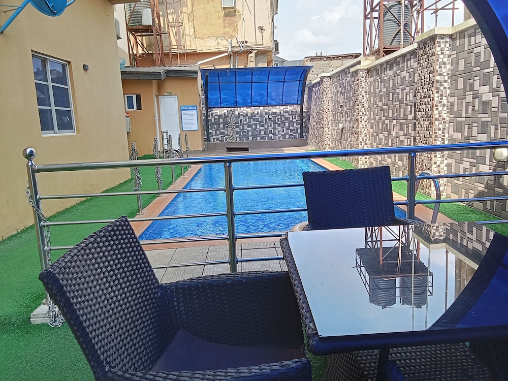 Degok Hotel 39/50