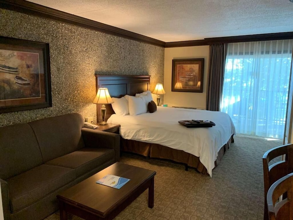 Fourwinds Lakeside Inn Marina 11/48