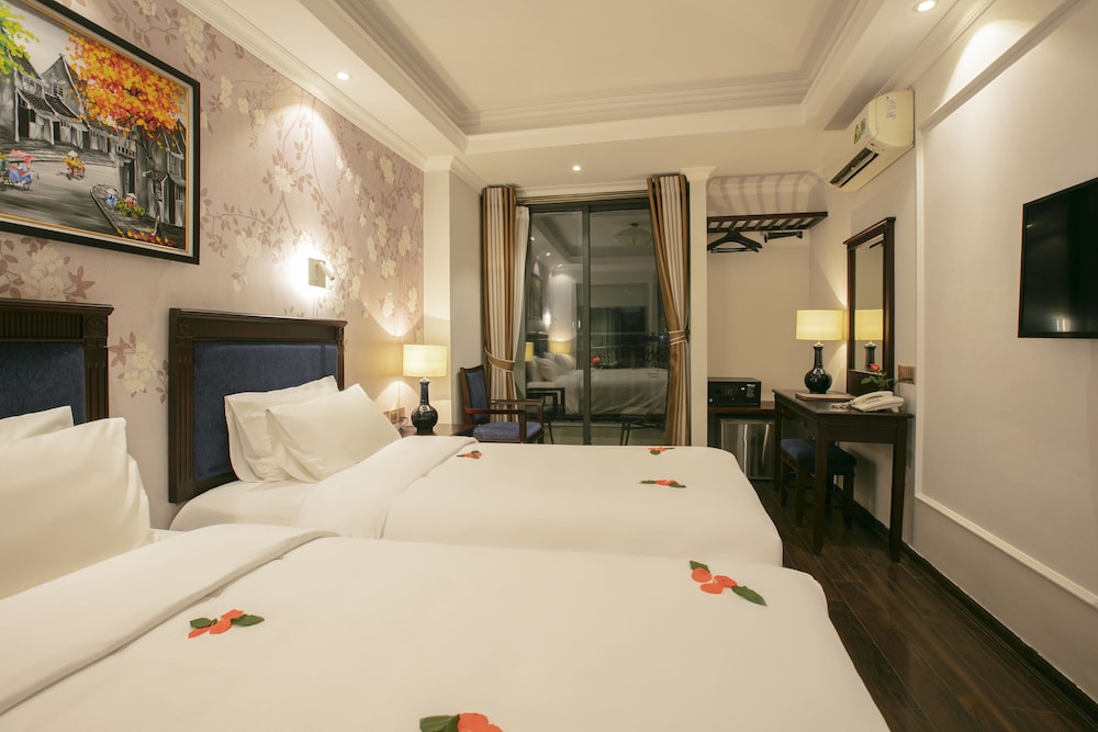 Golden Legend Hotel 8/34