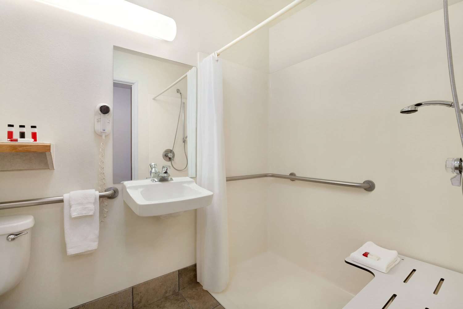 Travelodge by Wyndham Yermo 8/9