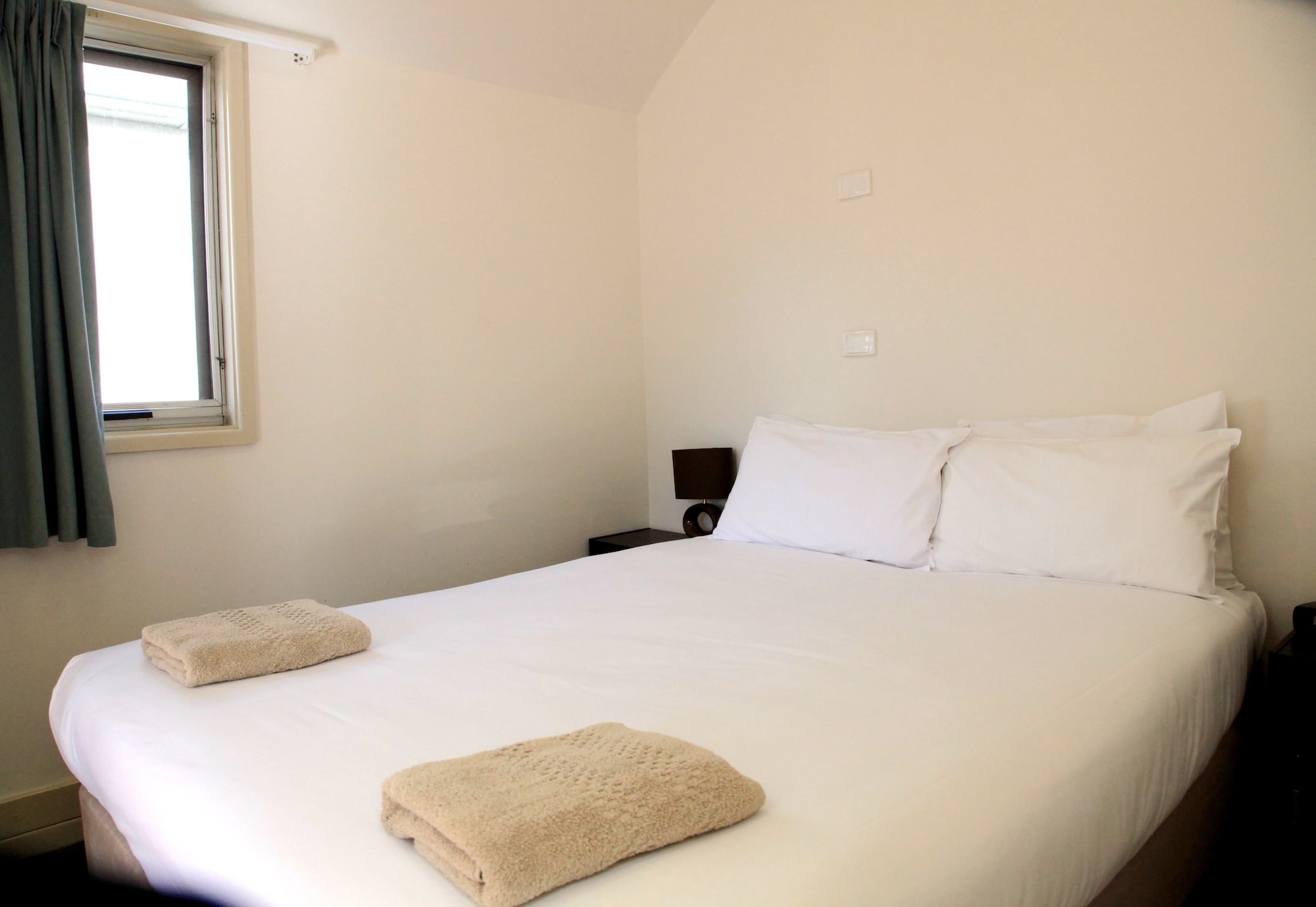 BUDGET, CABIN, TWIN BEDS