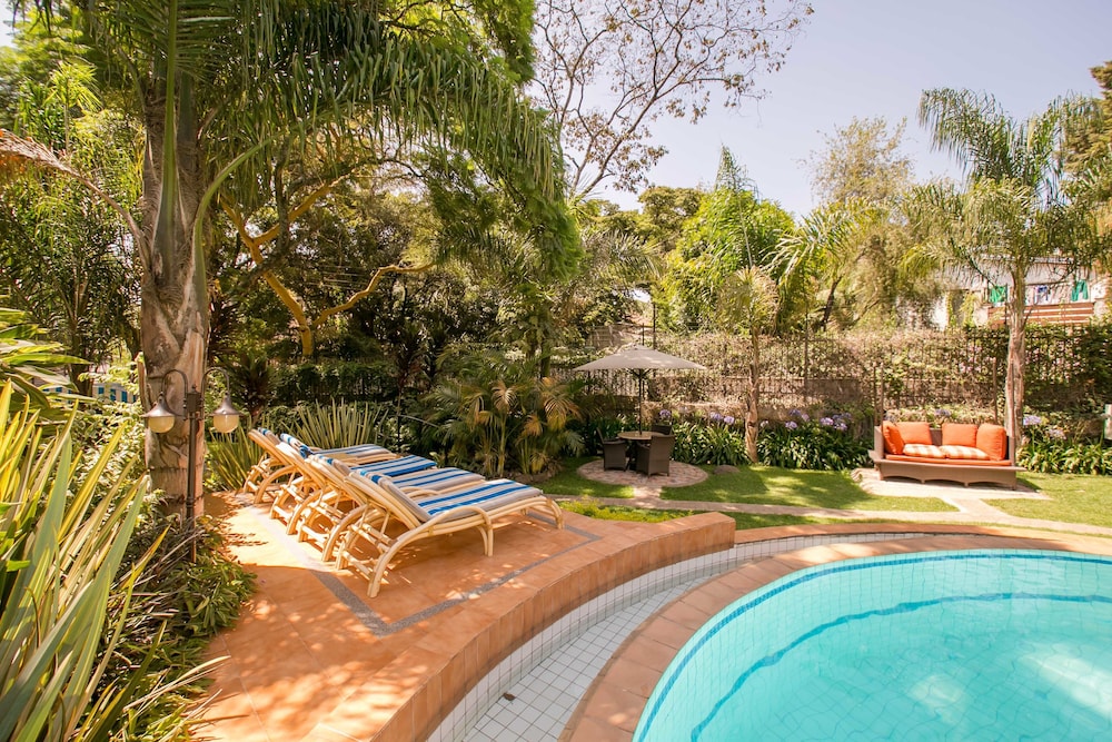 Waridi Paradise Apartment Hotel 70/72