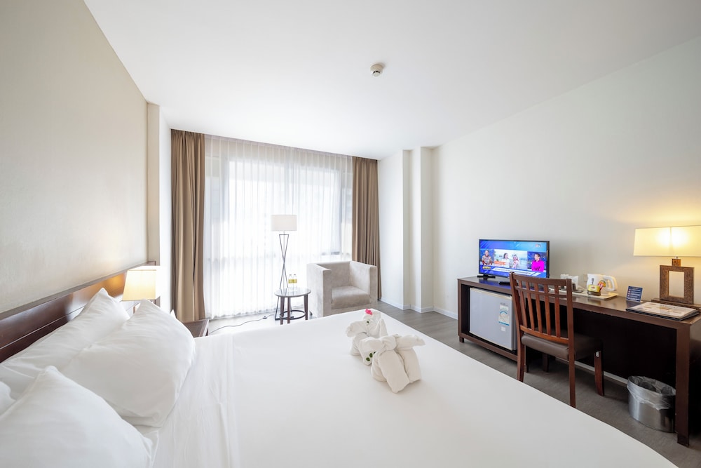 Golden Crown Grand Hotel 10/50