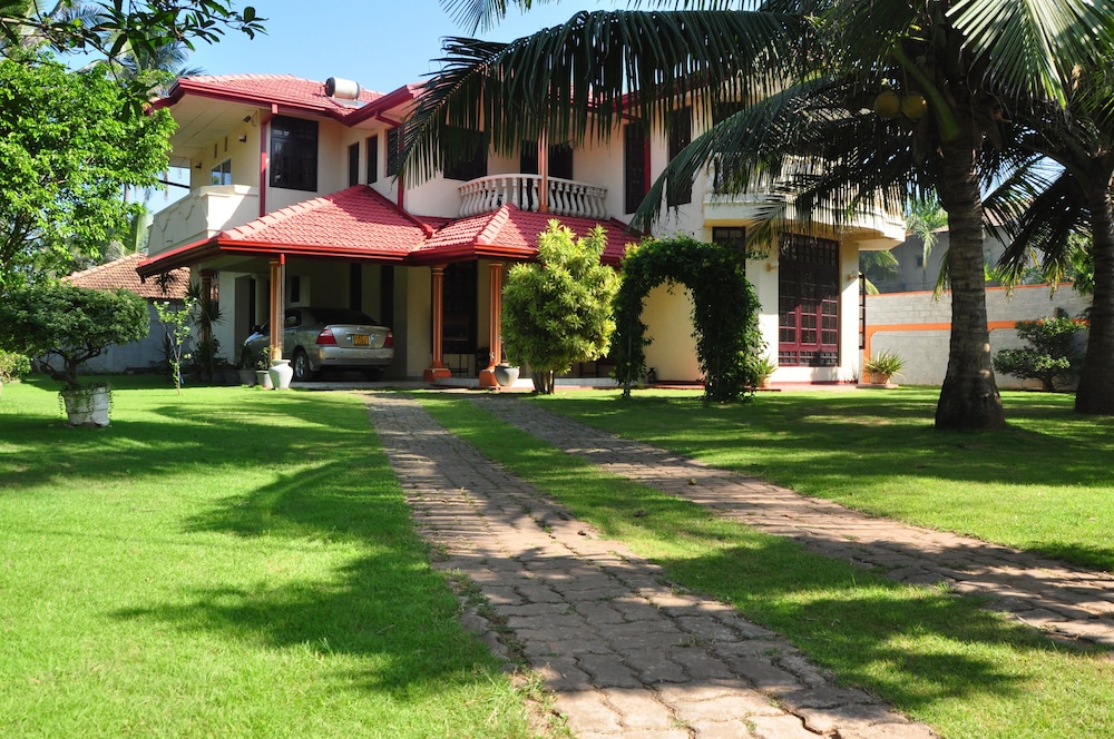 Sugandi Inn 36/40