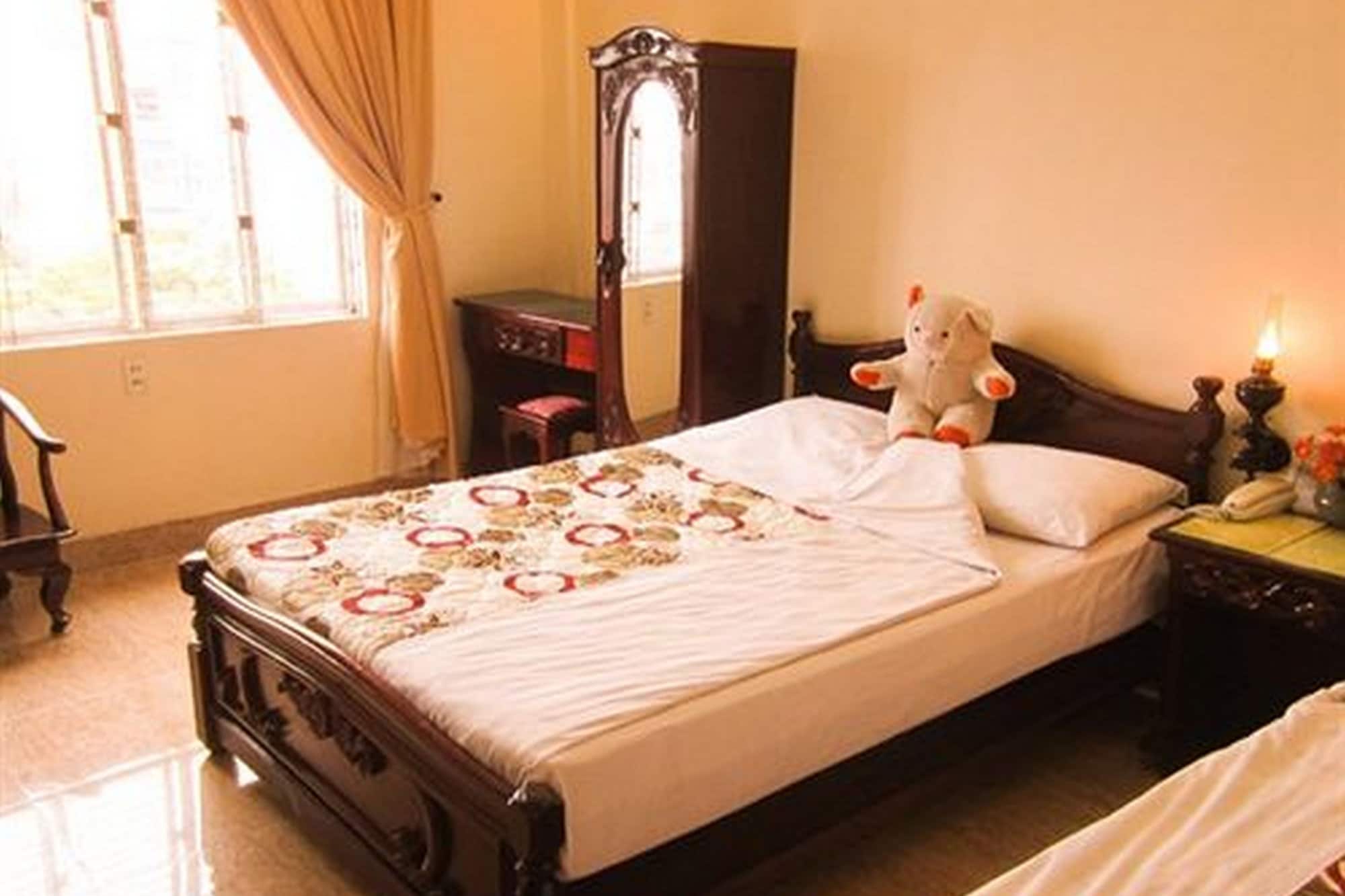STANDARD, TWIN BEDS, SHARED BALCONY
