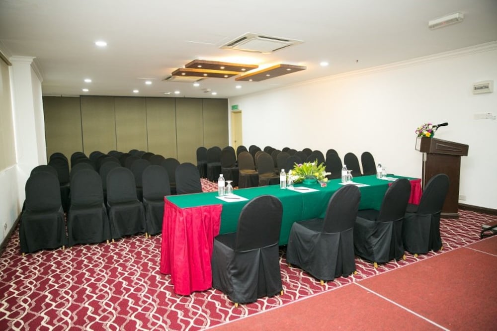 Howard Johnson By Wyndham Kuala Lumpur 118 61/66