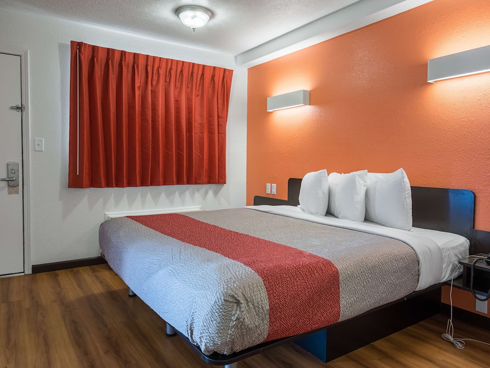 Motel6 Columbus, OH - OSU 20/54