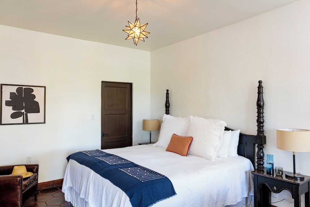 Estate, Guest Room, Queen Bed, Accessible