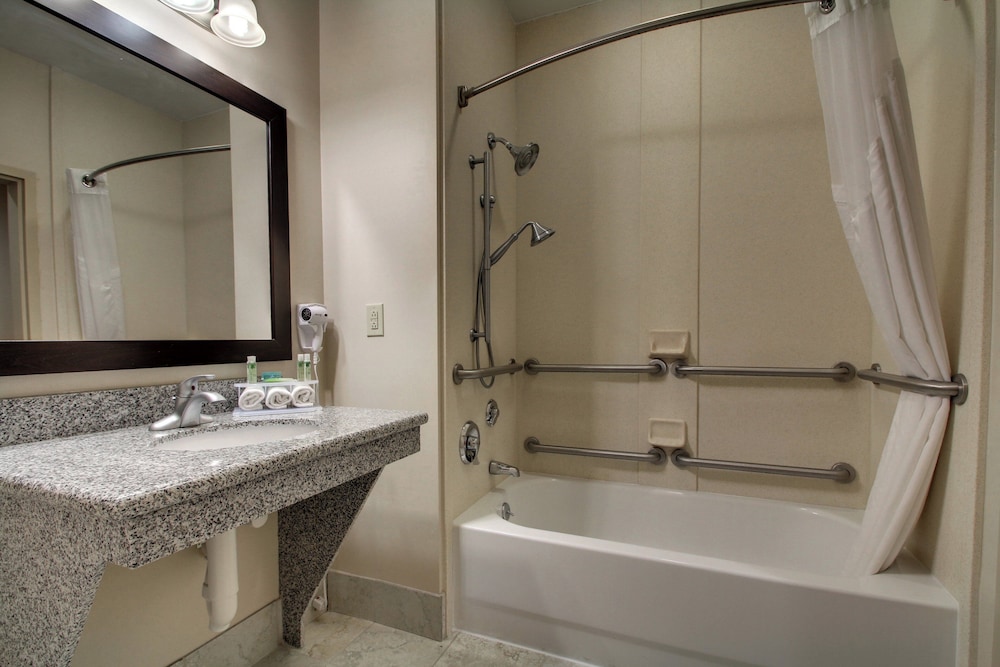 Holiday Inn Express And Suites Winona North 66/68