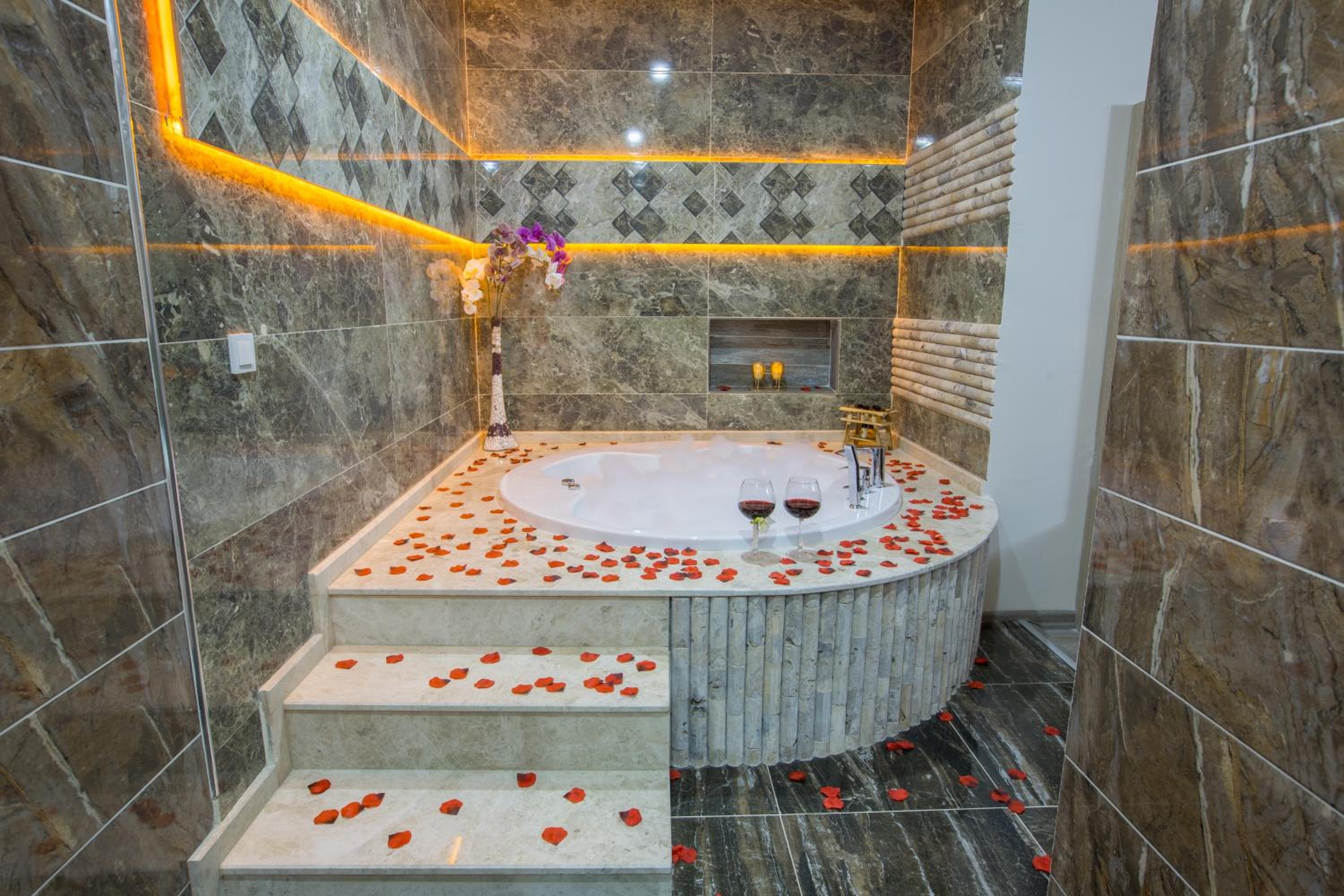 جناح بجاكوزي، Elanis Suites 5/6