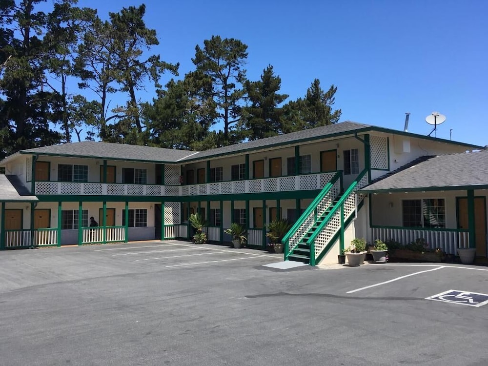 Monterey Pines Inn 40/42