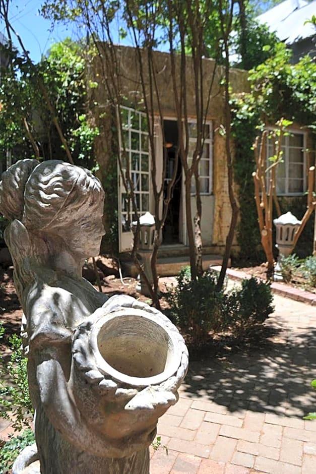 Hobbit Boutique Hotel 30/32