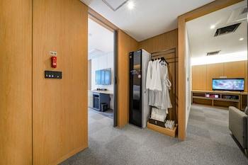 Motion, Suite, 2 Queen Beds, Terrace