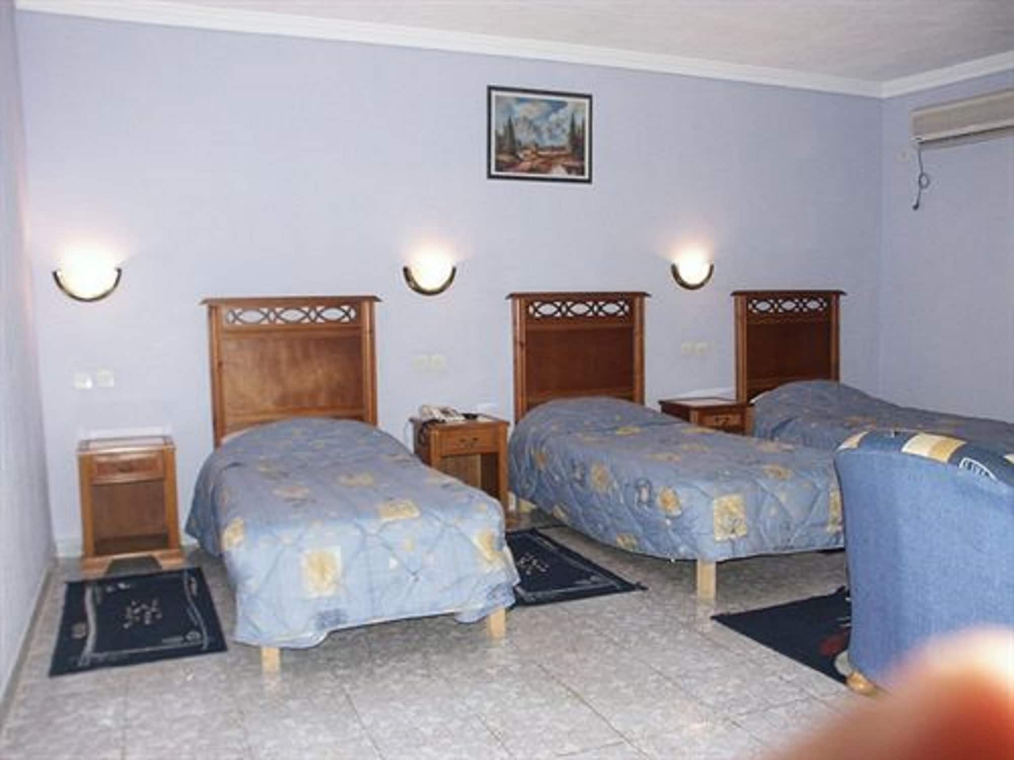 ROOM, TRIPLE