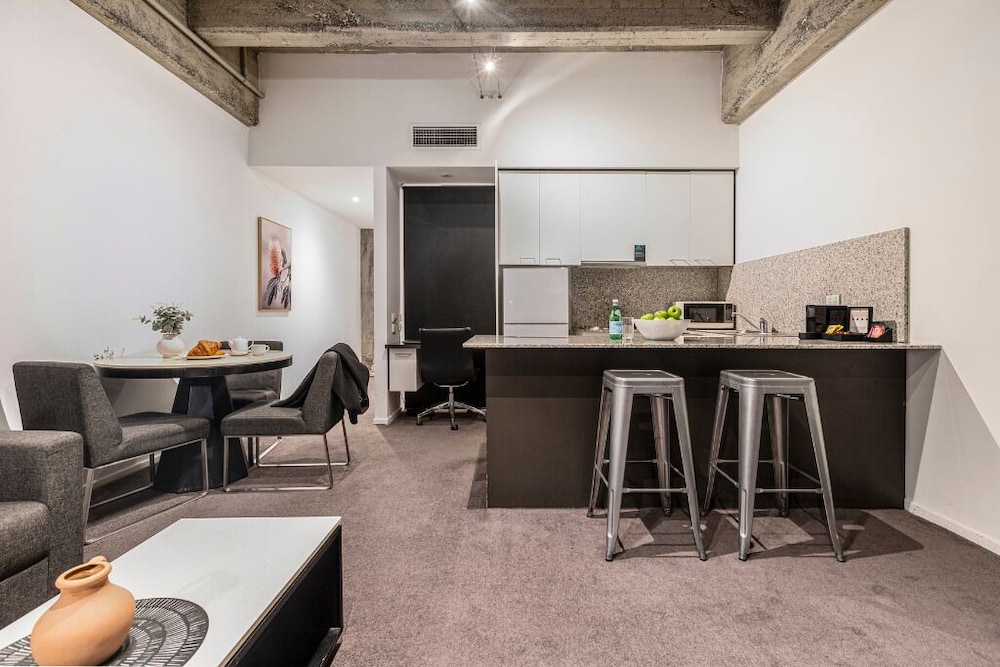 Punthill Apartment Hotel - Manhattan Melbourne 56/62