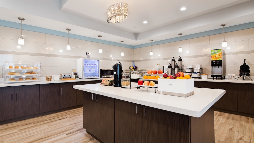 Best Western Plus Buda Austin Inn and Suites 30/35