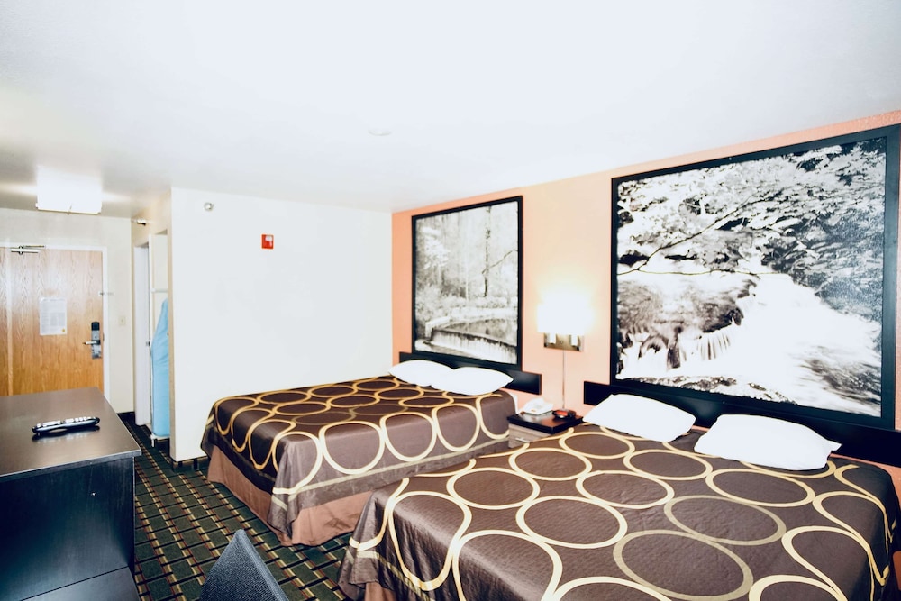 Super 8 By Wyndham Crossville Tn 10/22