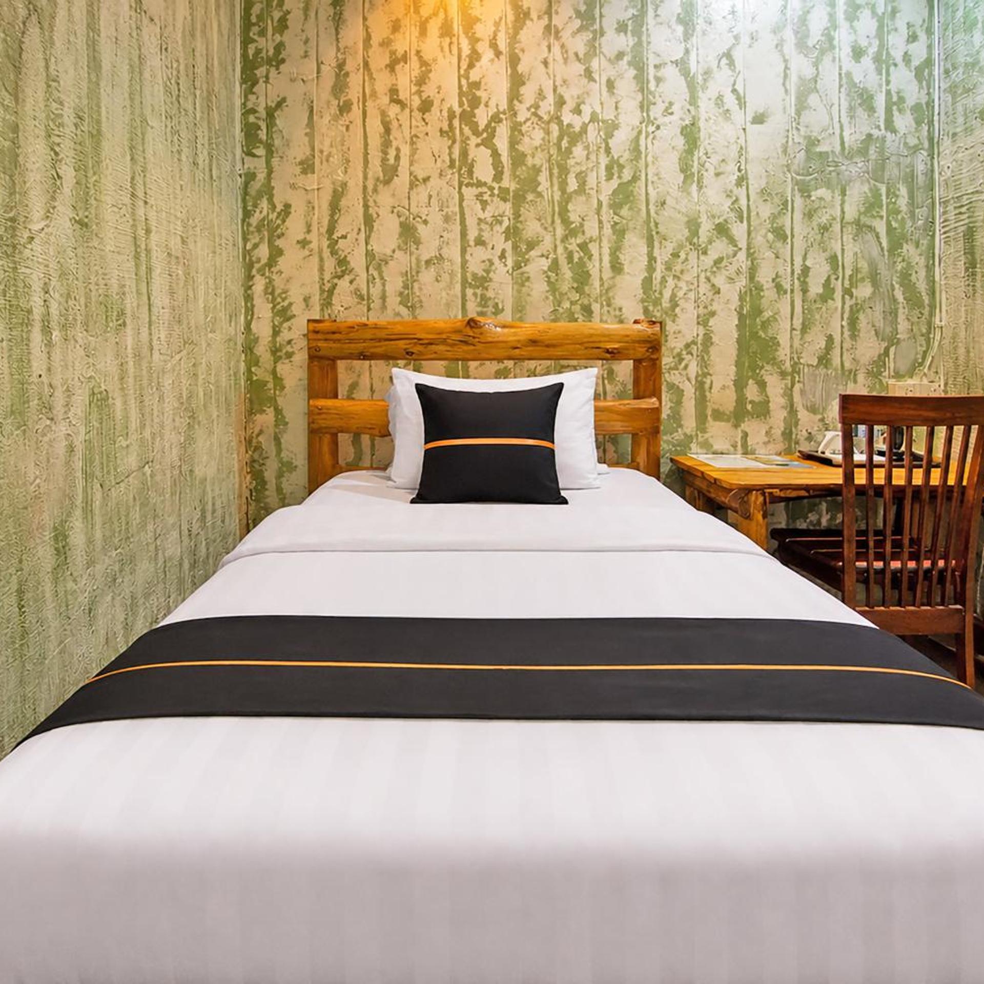 OYO 89411 900 Inn 10/50