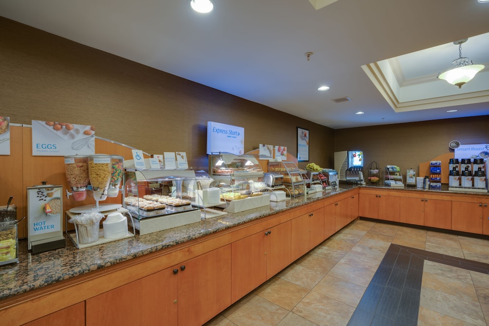Holiday Inn Express Charles Town 47/62