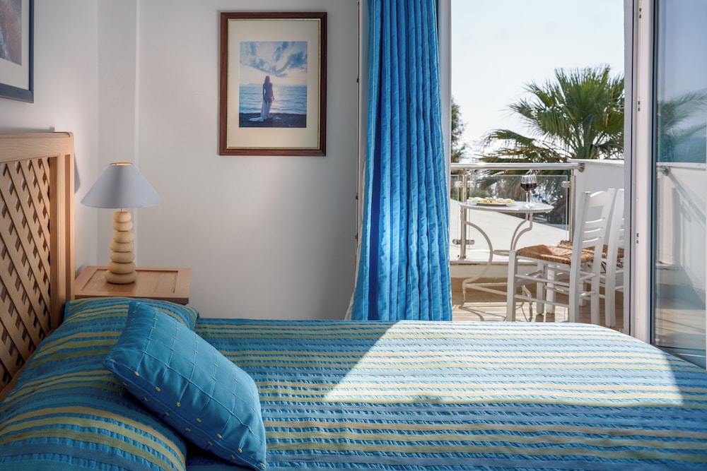 Alesahne Beach Hotel 33/74