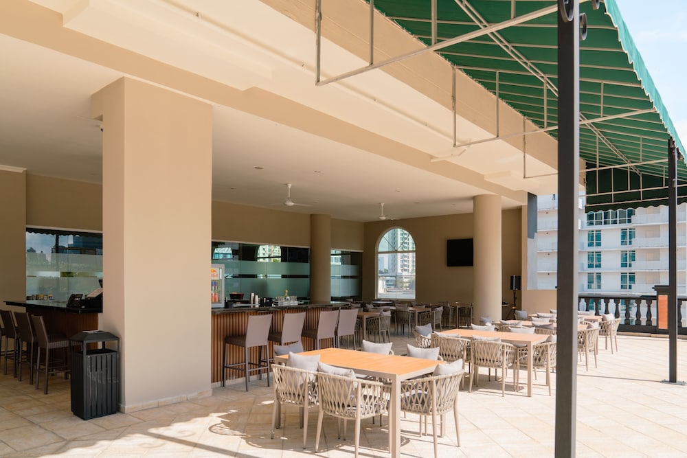 Waymore Hotel Spa & Casino 94/111