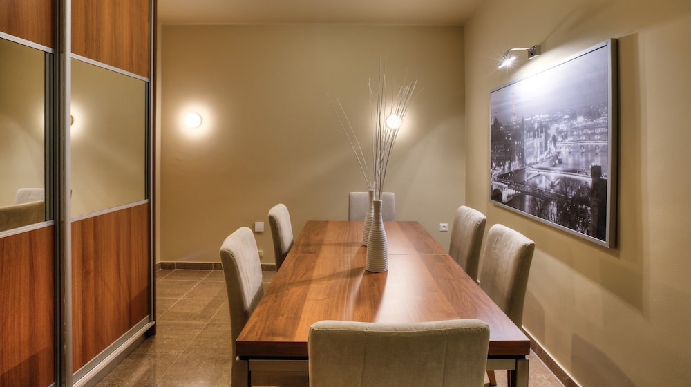 Marini Luxury Apartments And Suites 46/75