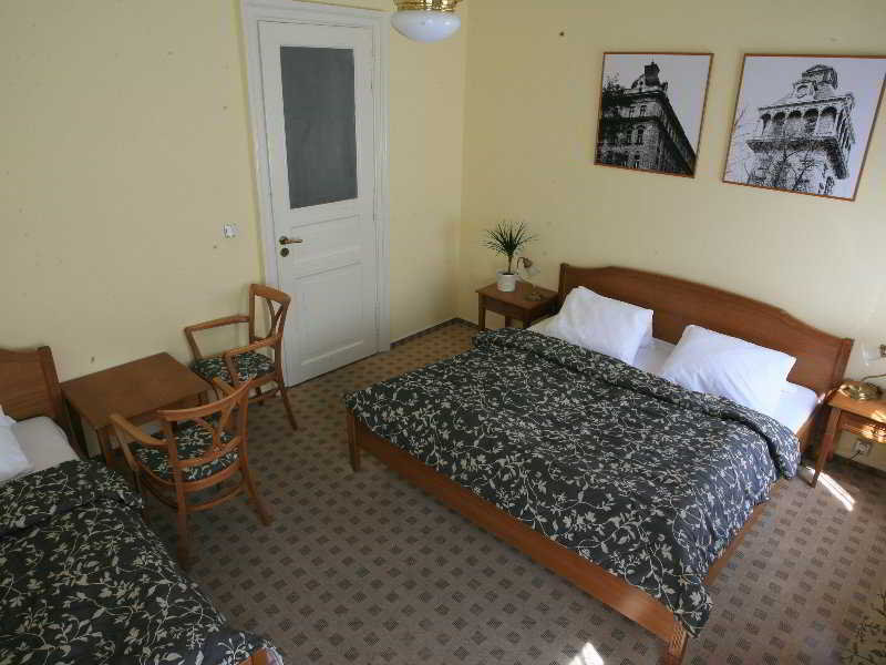 Room, Triple