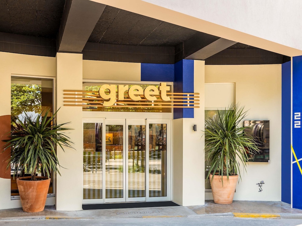 greet Hotel Marseille Parc Chanot Velodrome 10/49