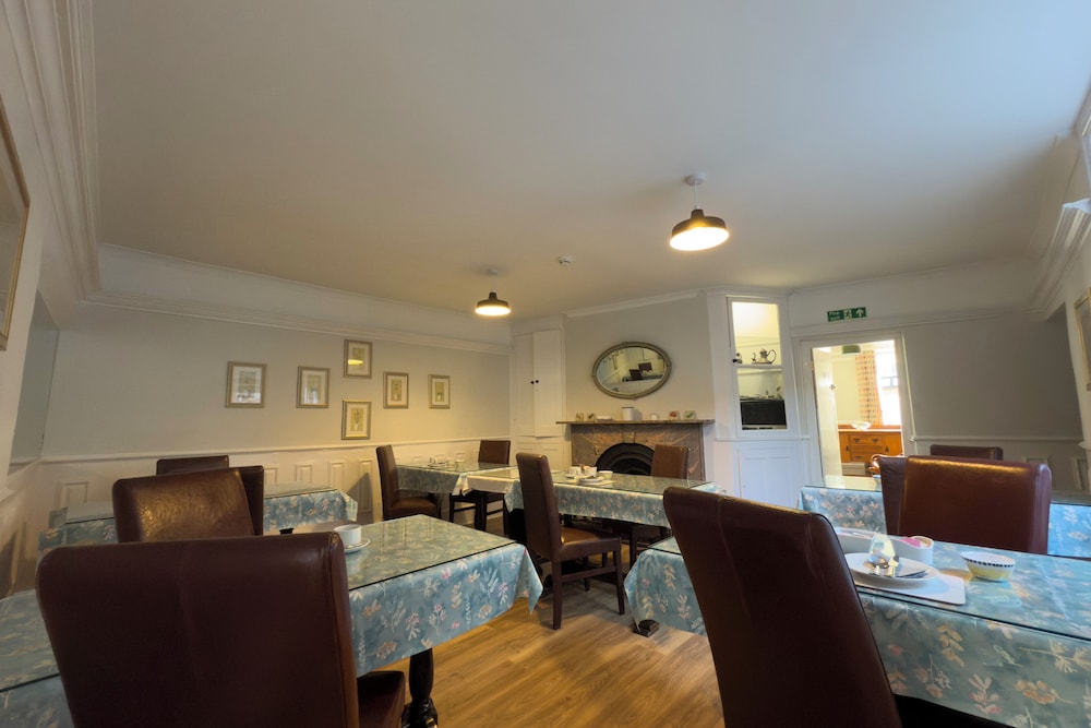 Newport Quay Bed And Breakfast 27/45