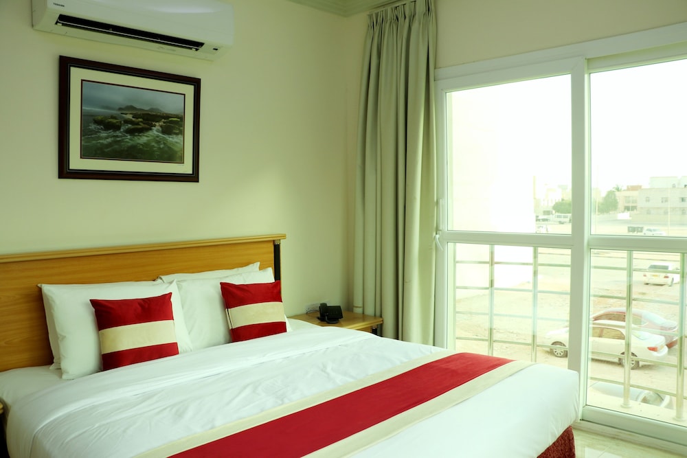 1 BEDROOM, SUITE