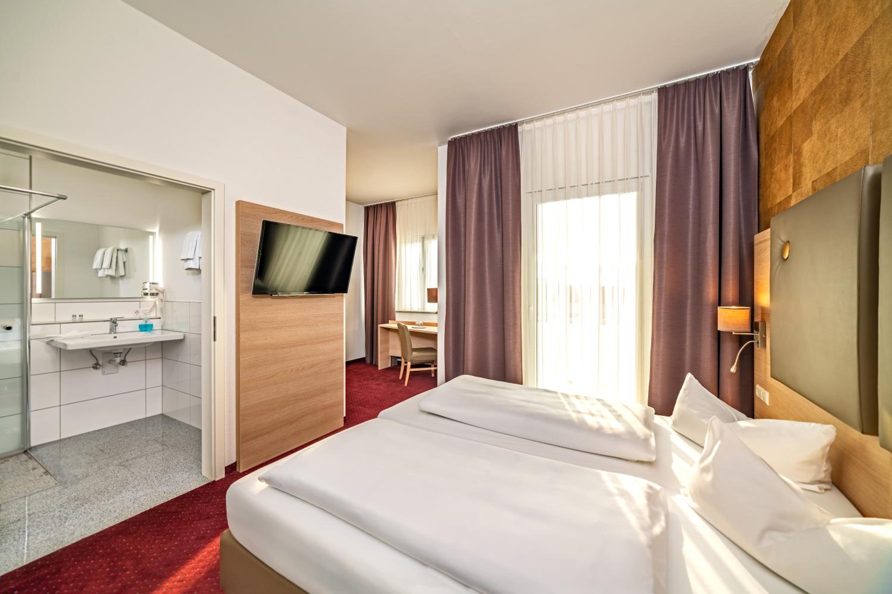 Hotel am Stadtrand 13/39