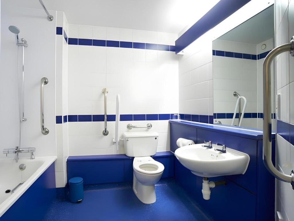 Travelodge Perth Broxden Junction 16/16