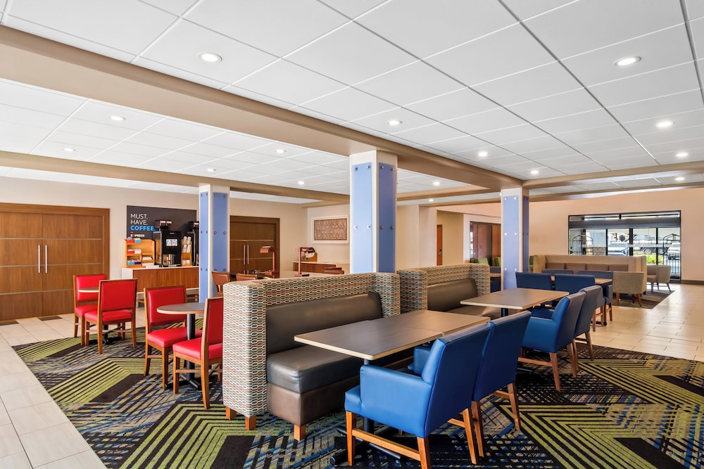 Holiday Inn Express & Suites Jacksonville SE- Med Ctr Area 43/55