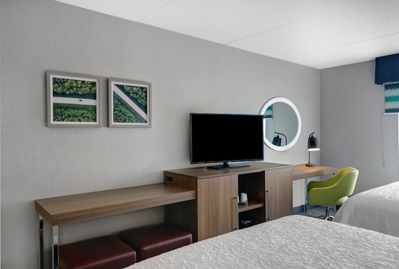 Hampton Inn and Suites Belleville 6/18