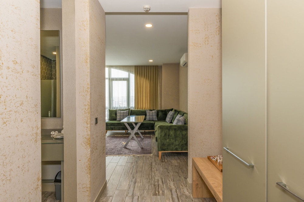 Agora Suites 31/67