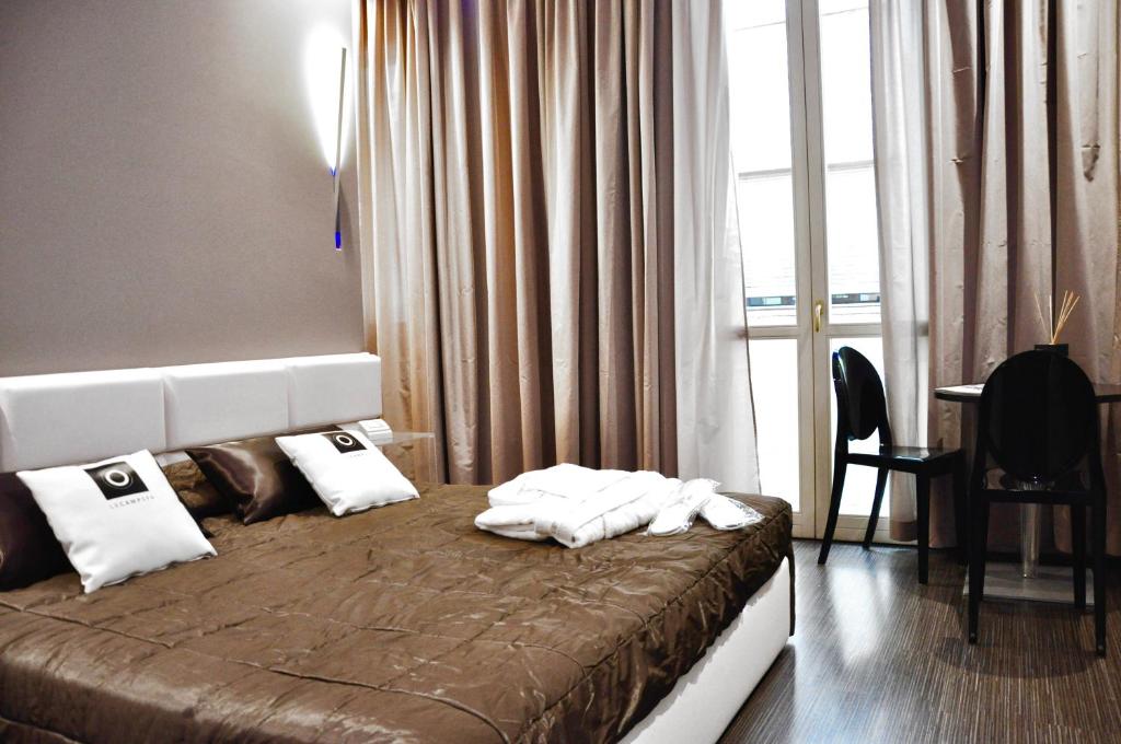 DELUXE, DOUBLE OR TWIN BED, BALCONY