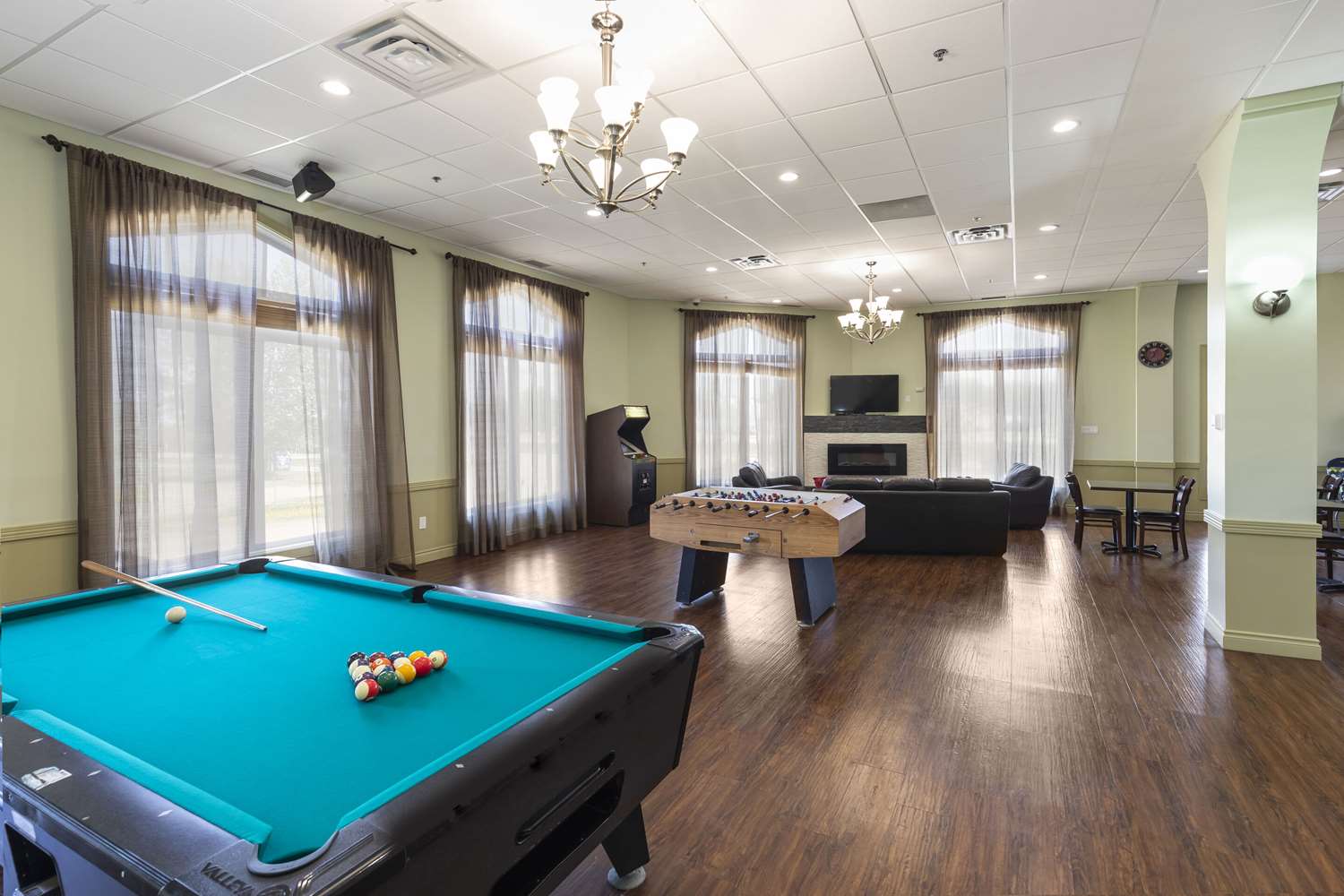 Quality Inn & Suites Whitecourt 11/18
