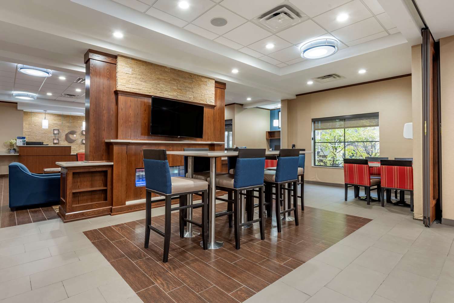 Comfort Inn & Suites Pittsburgh South 25/37