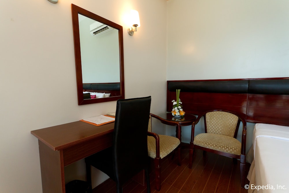 Allure Hotel And Suites 43/55
