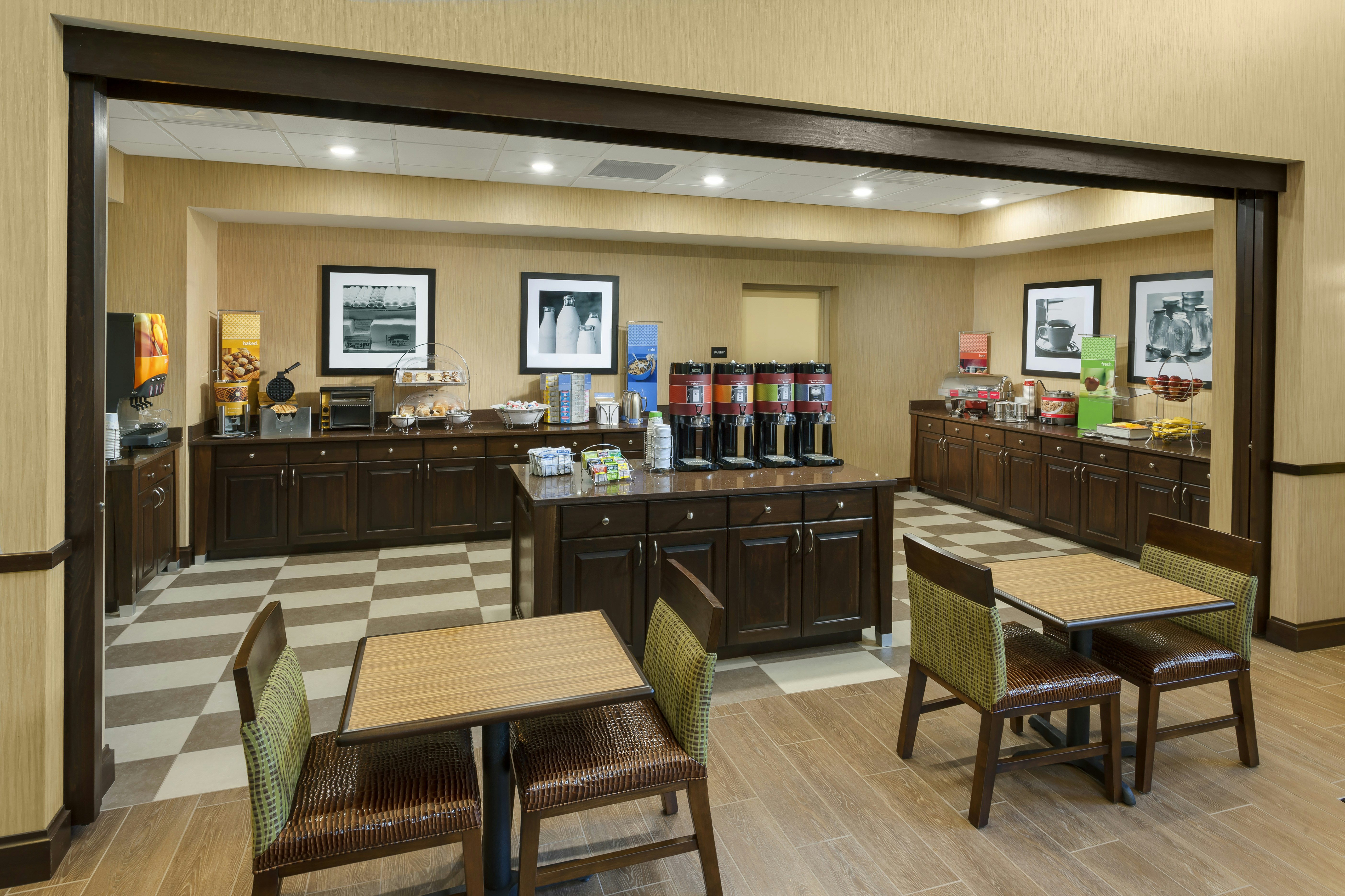 Hampton Inn & Suites Williamsport-Faxon Exit 29/45