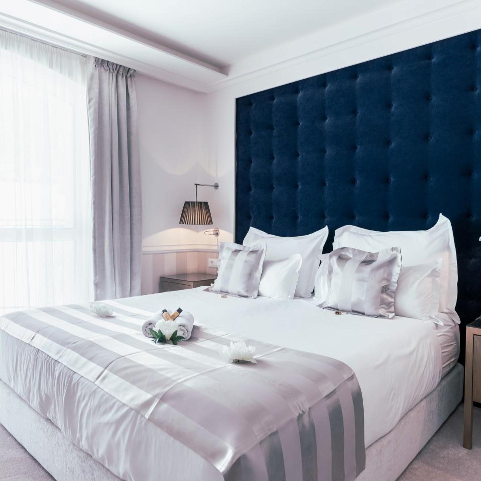 غرفة قياسية بسرير مزدوج أو سريرين منفصلين