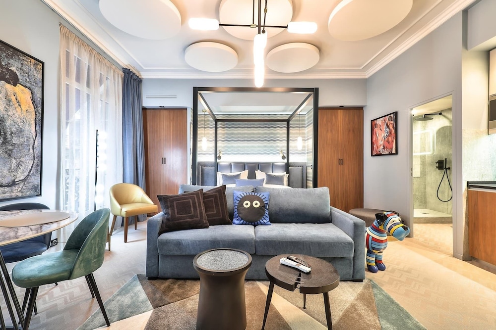Hotel 33 Marbeuf 26/50