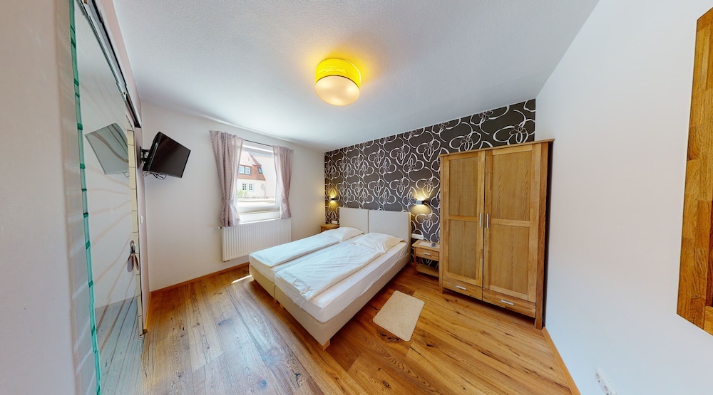 Rothenburger Hof Hotel 4/33
