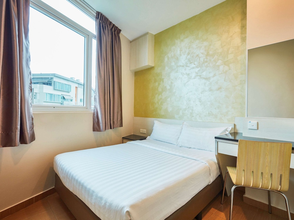 Ibis Budget Singapore West Coast 24/63