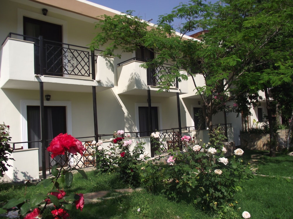 Dardanos Hotel 30/37